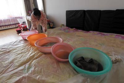 荔浦楼上漏水，住户失联，小区没物管，业主维权难！律师来支招……